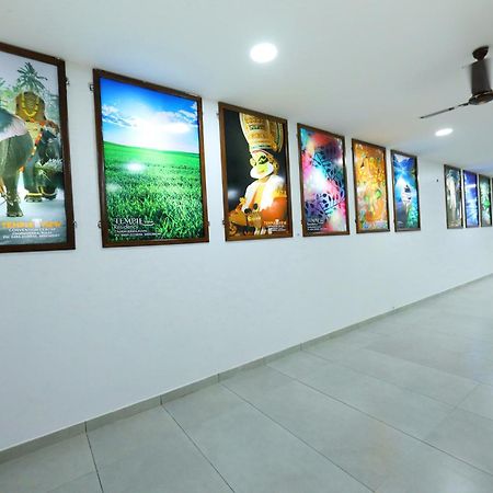 Temple View Residency Hotel Chottanikara Екстериор снимка