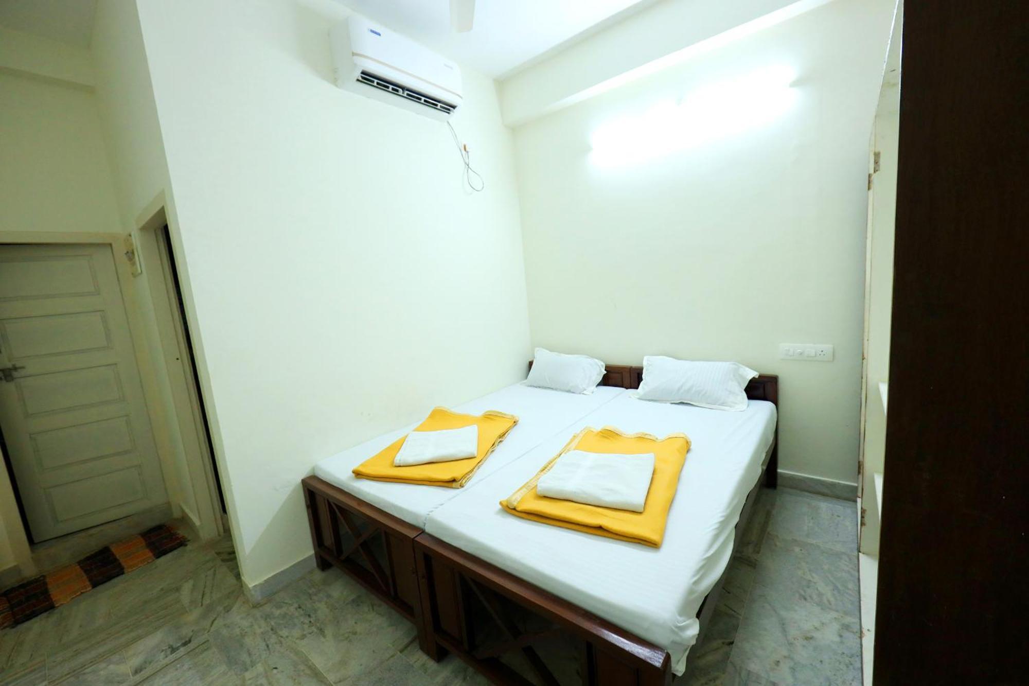 Temple View Residency Hotel Chottanikara Екстериор снимка